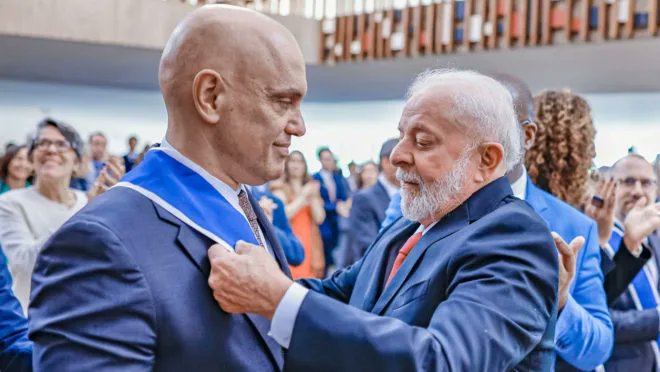 drpaulofaria22's tweet photo. Não se esqueça jamais:

MORAES é LULA.
LULA é MORAES.

Faces da mesma moeda: CRIMINOSOS. https://t.co/vWNdz0xkxT