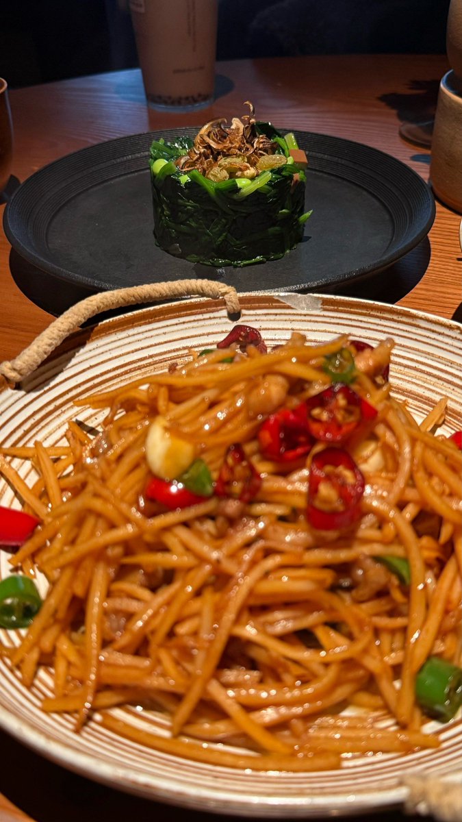 butte334437's tweet photo. Just had the perfect late-night snack: warm, crispy taro chips paired with iced oolong tea. My taste buds are doing a little happy dance right now!， https://t.co/yPgcGsPc2S