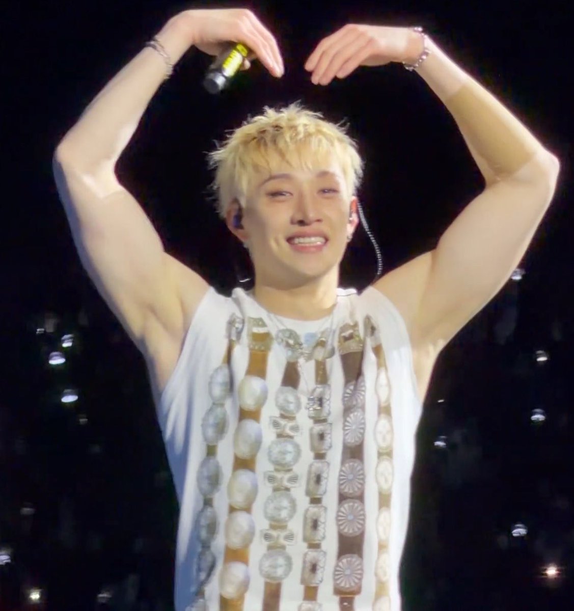 CHANBAHNGLOOKS's tweet photo. https://t.co/H04OKi88Rr