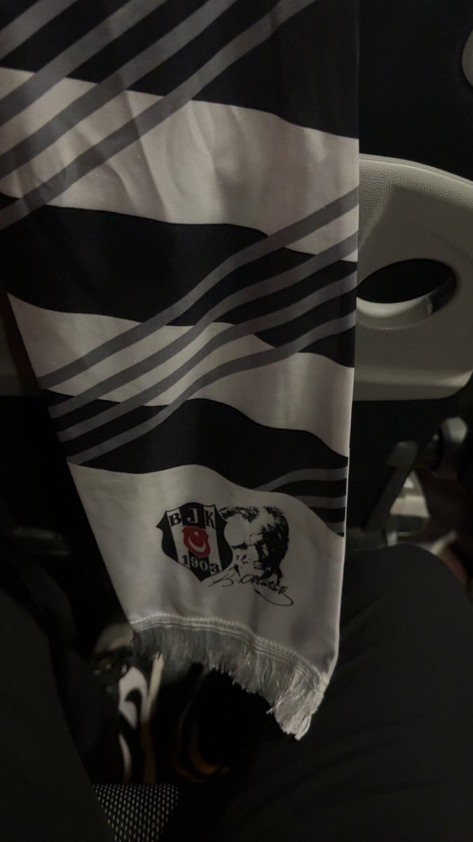 ahmeticerr1903's tweet photo. Geliyoruz @Besiktas https://t.co/O5PTjUGkGa