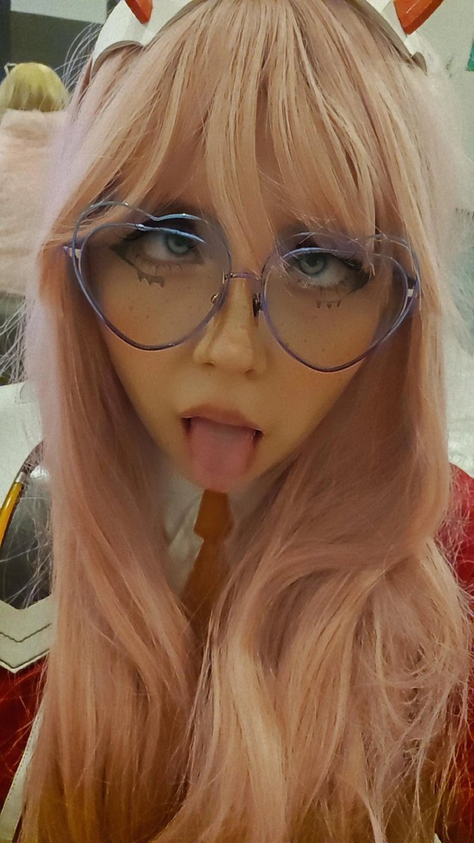 shynnyof's tweet photo. Zero Two cosplay https://t.co/j9VoEiOrLM
