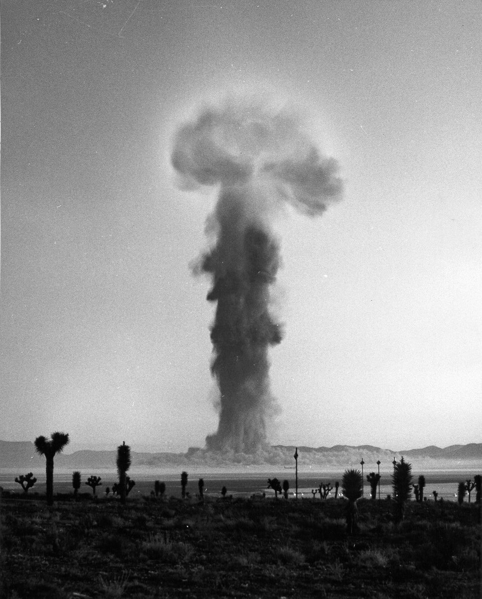 atomicarchive's tweet photo. «Newton» nuclear test, 12 kilotons, air burst (balloon) 457 m, Nevada test site, 5:50 a.m. September 16, 1957. LASL test of XW-31 variant, boosted primary in thermonuclear system mockup. https://t.co/uiCZqxSzpK