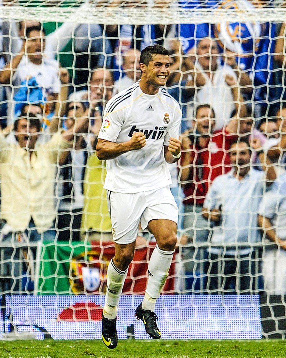 ActuCR7_'s tweet photo. 🚨 𝗞𝗬𝗟𝗜𝗔𝗡 𝗠𝗕𝗔𝗣𝗣𝗘́ 🇫🇷 𝗖𝗢𝗠𝗣𝗧𝗘 𝗗𝗘́𝗦𝗢𝗥𝗠𝗔𝗜𝗦 𝟵𝟱 𝗕𝗨𝗧𝗦 𝗘𝗧 𝟭𝟯 𝗣𝗔𝗦𝗦𝗘𝗦 𝗗𝗘́𝗖𝗜𝗦𝗜𝗩𝗘𝗦 𝗘𝗡 𝟭𝟭𝟰 𝗠𝗔𝗧𝗖𝗛𝗦 𝗔𝗩𝗘𝗖 𝗟𝗘 𝗥𝗘𝗔𝗟 𝗠𝗔𝗗𝗥𝗜𝗗 ! 🥵🤍

À titre de comparaison, après autant de matchs, Cristiano Ronaldo 🇵🇹 totalisait déjà 𝟭𝟭𝟭 𝗕𝗨𝗧𝗦 et 𝟯𝟭 𝗣𝗔𝗦𝗦𝗘𝗦 𝗗𝗘́𝗖𝗜𝗦𝗜𝗩𝗘𝗦 (et un trophée). 👀

𝗜𝗥𝗥𝗘́𝗘𝗟. 🤖🐐