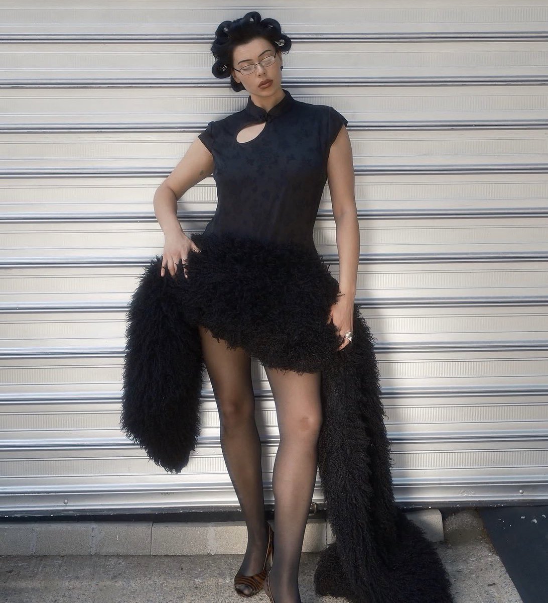 bmoplanet's tweet photo. fuck shes gorgeous and shes gay https://t.co/MTKFXJBwhE