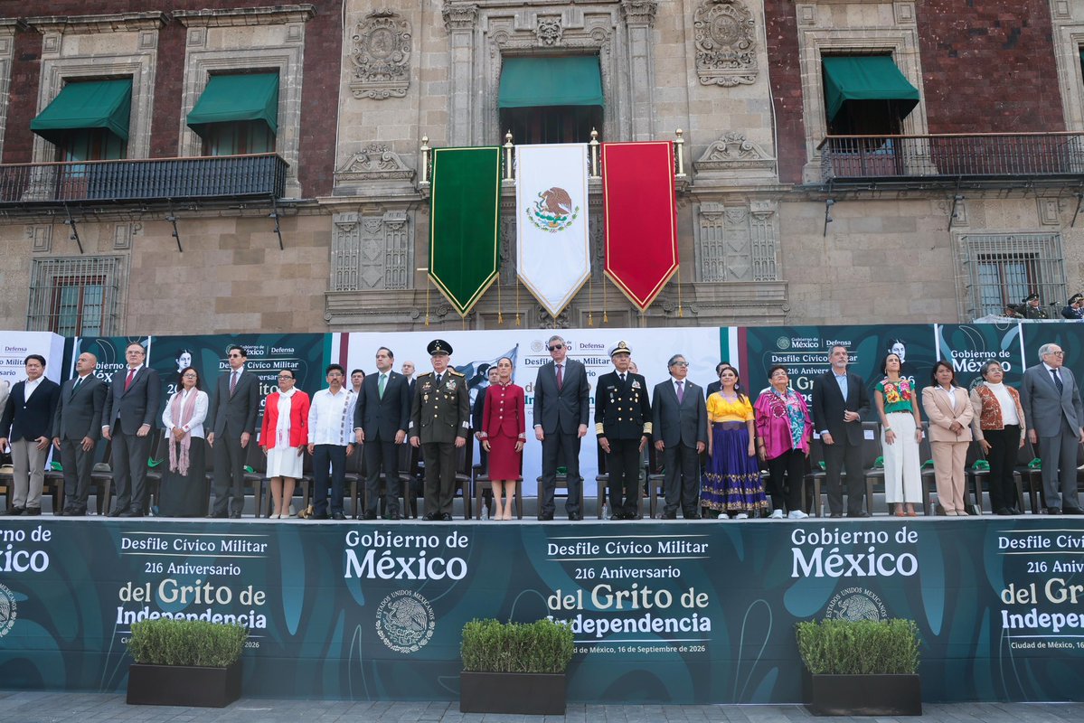 SEDATU_mx's tweet photo. ¡Celebramos la historia de nuestro país! 🇲🇽

Acompañamos a la Presidenta @Claudiashein al Desfile Cívico Militar por el 216 Aniversario de Independencia. 

Reafirmamos nuestro compromiso con la justicia social y la soberanía. https://t.co/VuYBPo05NV