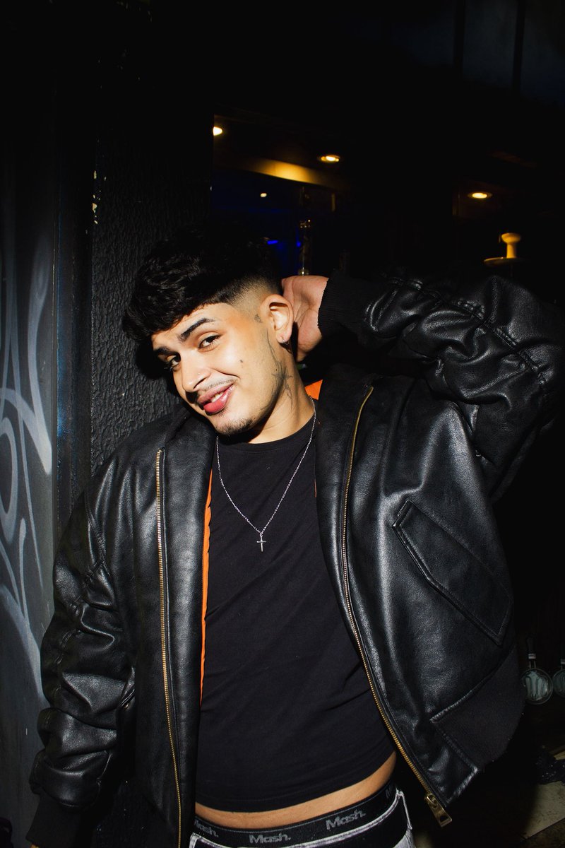 Xxgabriex's tweet photo. in drag // out of drag https://t.co/8qEuR7G8Yt