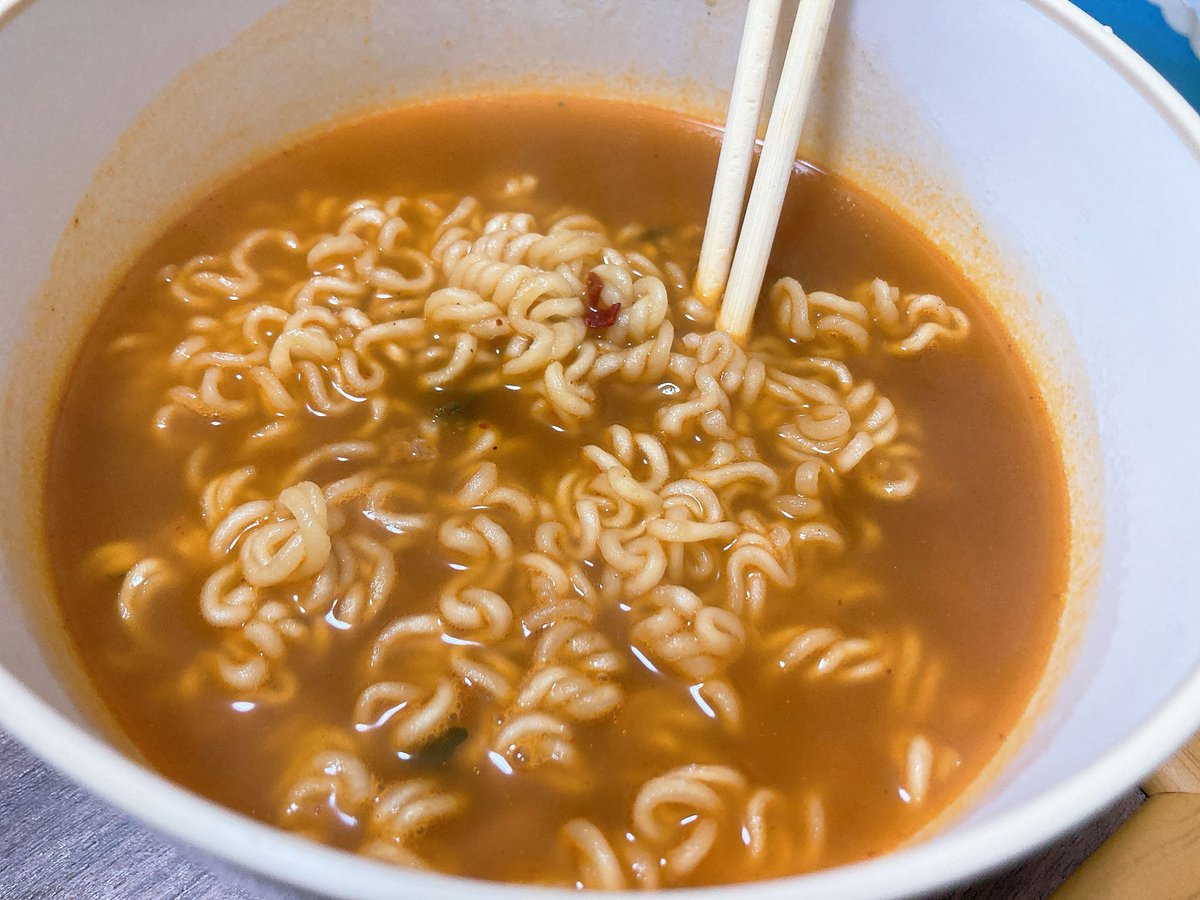 gang_napo's tweet photo. この時間の辛ラーメンガチうめーw https://t.co/wd0psgo0dr