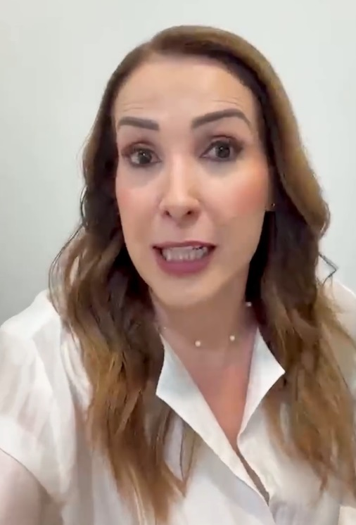 Alfahar2020's tweet photo. Que gacho, despertarte un 16 de Septiembre y no haber podido conmemorar nada, ni disfrutar del grito, menos el desfile, porque eres una evidente traidora a la patria; a los principios de un buen mexicano y al amor a nuestro querido México.

Pobre @azucenau. Pobre vieja _ulera. https://t.co/wDh59jYM3x