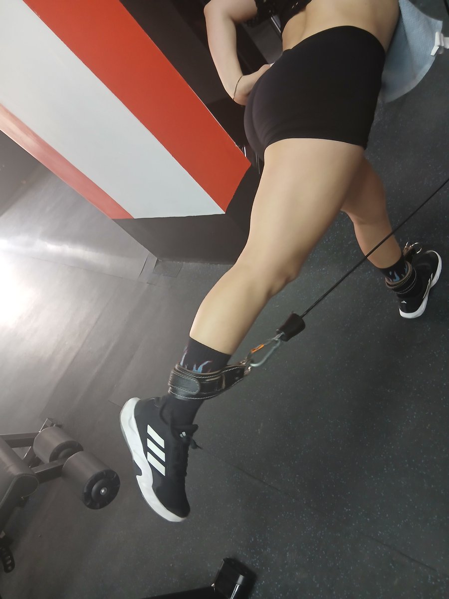 piessdivinos's tweet photo. Hi guys , toco Gym 💋💪💝 https://t.co/iyW60UL4X3