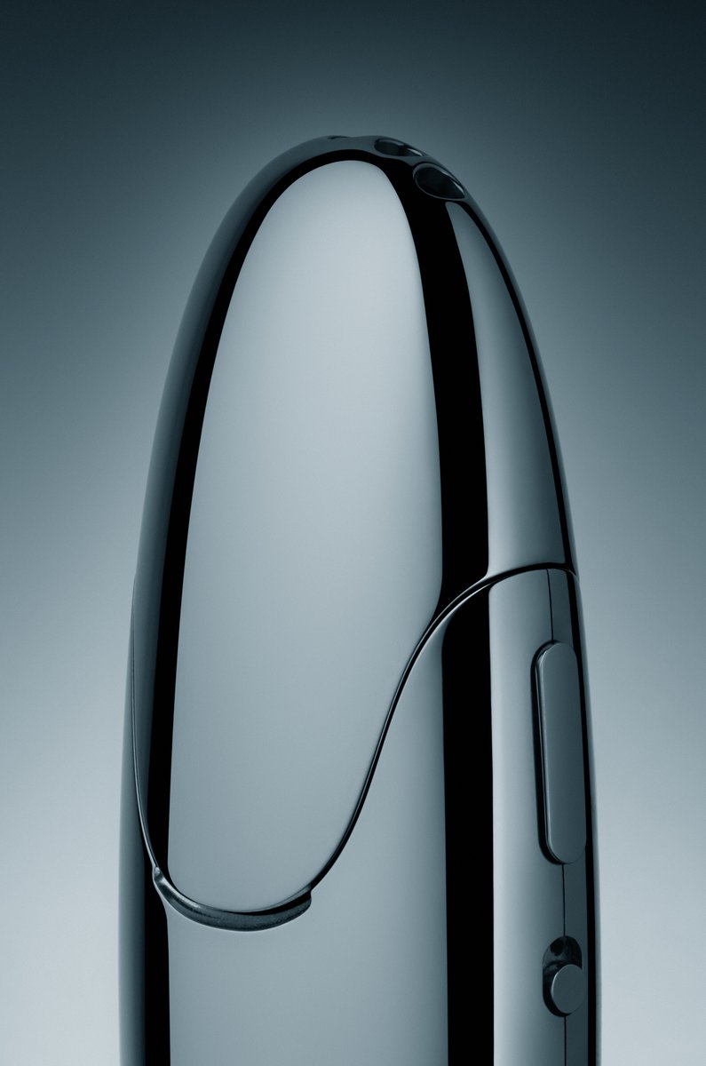 ritwikpavan's tweet photo. JUST IN: @halite_breathe  just launched a pocket-sized device that turns saline into an inhalable mist.

It uses ultrasonic mesh atomization to hydrate your nose and throat without heat, combustion or nicotine.

-Creates 5-micron saline droplets
-Delivers 0.4 mL of mist per minute
-Each pod holds 2.5 mL of isotonic saline
-Runs for up to 90 minutes per charge
-Stainless steel body is just 4.3 inches tall
-No heat, combustion, nicotine or active drugs

Priced at $250.