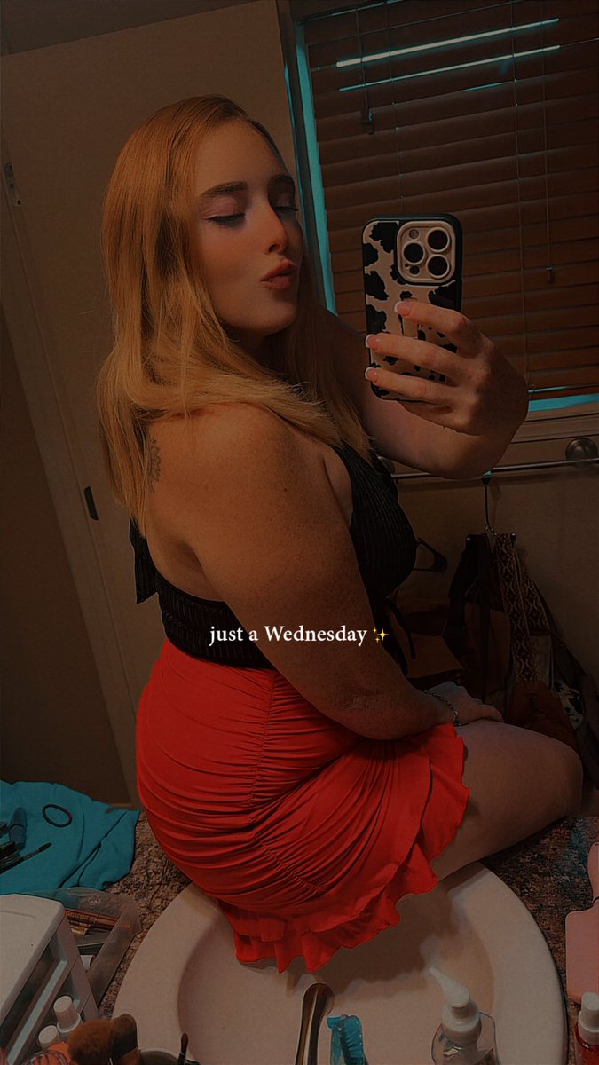 assslyn1996's tweet photo. Sexy ass red head 💋🍑✨ dm me and follow me ❤️ https://t.co/1m0NPfe102