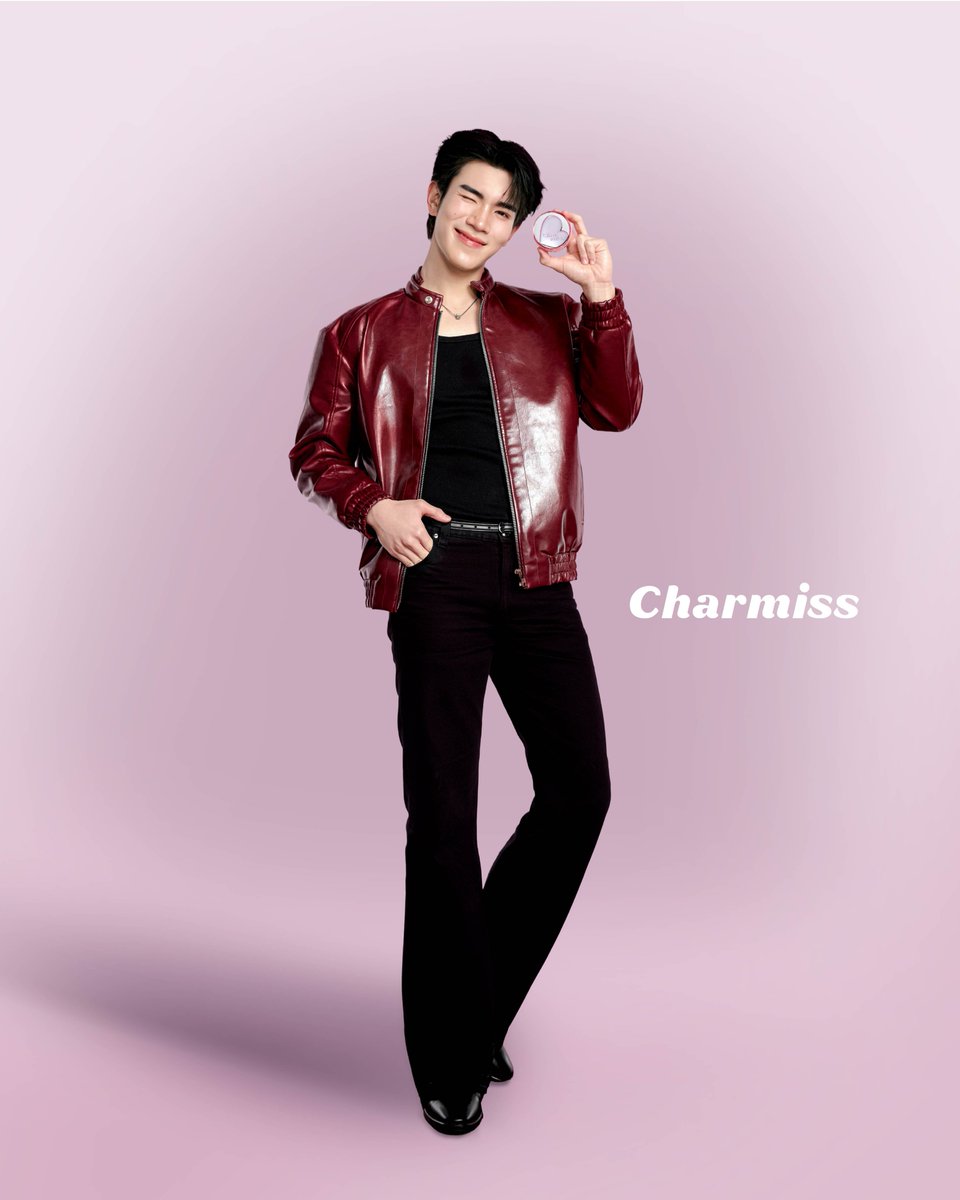 charmisscosme's tweet photo. PLAYFUL CHARM. UNSTOPPABLE DRIVE. UNDEFINED. 

Meet the new light of Charmiss—Fourth Nattawat. 

สะท้อนทุกเสน่ห์ที่เป็นตัวเองอย่างมั่นใจ ไร้ขีดจำกัด พร้อมเผยผิวโกลว์เรียกแสงในทุกท่วงท่าไปกับ Charmiss Charming Iconic Glow Cushion

GLOW IN MOTION.

หาซื้อCharmiss Charming Iconic Glow Cushion ได้ที่ช่องทางออนไลน์ Charmiss official และร้านค้าชั้นนำทั่วประเทศ

#CHARMISSXFOURTH #CharmissIconicGlow #คุชชั่นชมพูชาร์มิส #คุชชั่นโฟร์ท #Fourthnattawat