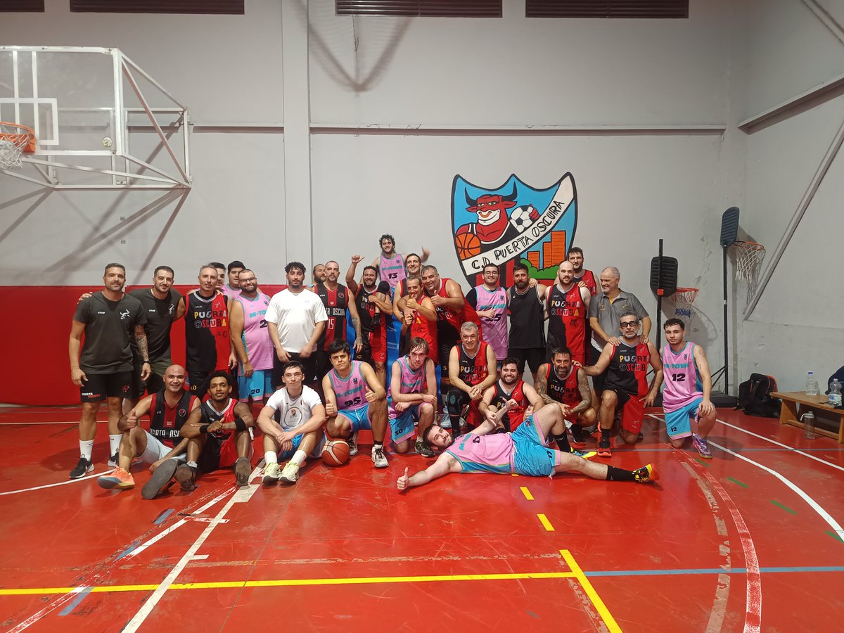 jaimeMT27's tweet photo. Derby amistoso en el dark door del SENIOR +35 @CDJPuertaOscura  buenas sensaciones de cara a la temporada, toca seguir trabajando ❤️🖤

#CDPO15.0
#siemprejuntos
#marearoja https://t.co/Cv9G9SADqs