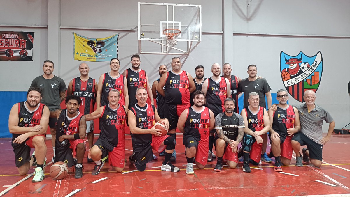 jaimeMT27's tweet photo. Derby amistoso en el dark door del SENIOR +35 @CDJPuertaOscura  buenas sensaciones de cara a la temporada, toca seguir trabajando ❤️🖤

#CDPO15.0
#siemprejuntos
#marearoja https://t.co/Cv9G9SADqs