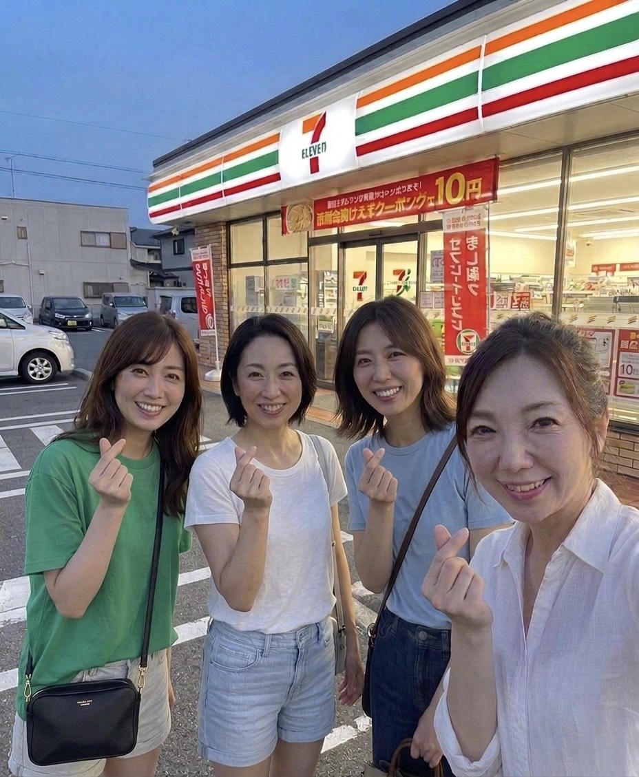 Ky5ap's tweet photo. この4人で あ じ み するなら誰にします？笑          
ちなみに私は右のオバサンです... https://t.co/CaED7RkYnt