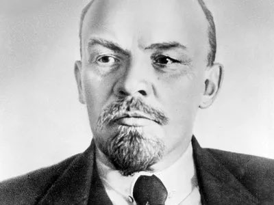 onthisday1917's tweet photo. #OTD It is Monday in Russia, Lenin - still in hiding in Finland - finishes ‘On Compromises’. On Friday he had offered that the Bolsheviks would not claim power if the Mensheviks and Socialist-Revolutionaries formed a government democratically accountable to the soviets. 

After Saturday’s and Sunday’s papers he adds a postscript: that opening is already too late.

A Bolshevik Central Committee plenum had been called for today. It does not discuss the political situation Lenin wanted on the agenda. His draft resolution for that meeting stays in the file.