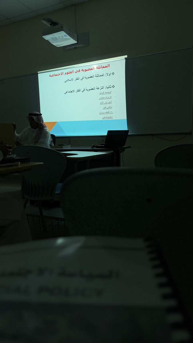 justchillguyy_'s tweet photo. قلنا نحبها بس ماتوصل تقعدنا لين ١١ 😃 https://t.co/RGNXry1rpf