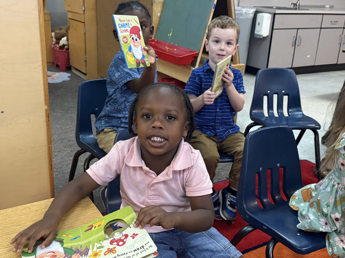 PowderSpringsES's tweet photo. Mr. Moore, Brown/Knowles, &amp; Sutton/Jean-Baptiste had some fun with our Pre-K friends reading some new sensory books 👆🏾#📖. These smiling faces were all into their books and the fun unicorn hair, gnome beard, and troll hair they could touch 🎉 https://t.co/DZqW0I9sFR