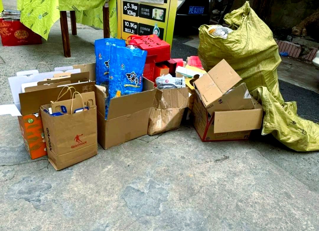 aelij661698's tweet photo. Tackle old item clutter in 10 mins: sort out unused mugs, books u0026 old gadgets first, donate or recycle what you don’t need, free up space now!， https://t.co/kiyzv9MdKW