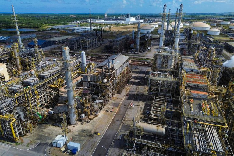 MPF_PRPR's tweet photo. MPF obtém condenação em esquema de cartel que resultou em prejuízo de quase R$ 20 bilhões à Petrobras.
Fraudes em licitações da estatal em pelo menos 87 contratos envolveram clubes das empreiteiras; dois acusados foram absolvidos.
https://t.co/wga5SsVZzK https://t.co/3w2xsbu4Md
