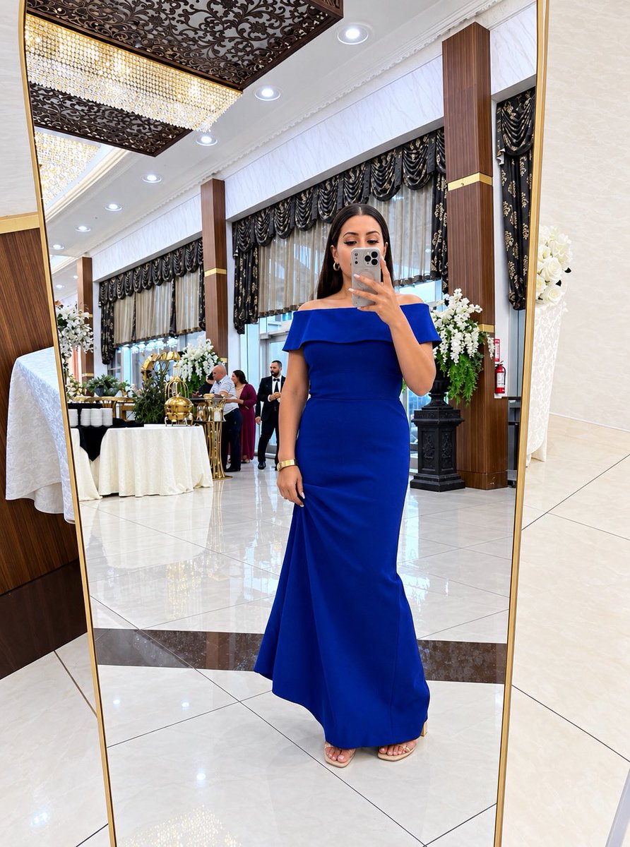 LindaFiola's tweet photo. Stepped out in a blue dress for a beautiful family wedding 💙✨ #momlife #familycelebration https://t.co/ZsQh4P2b3y