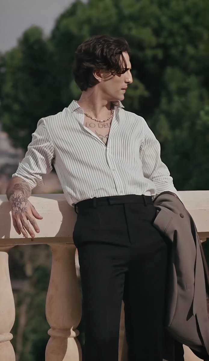 damianosource's tweet photo. 📷 | Damiano David for Vogue Italia’s October 2026 issue. Screenshots.

🔗 vogueitalia, edited by damianosource https://t.co/3BqY7oCWa1