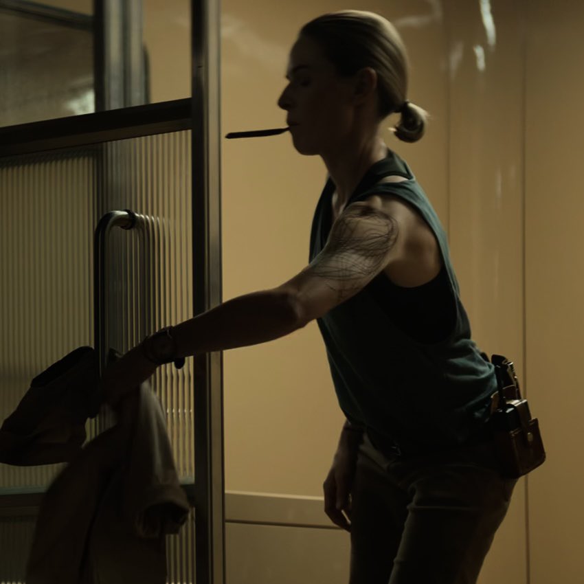 dniclayton's tweet photo. ofc i only watch silo for the plot https://t.co/pMss6eh1pl