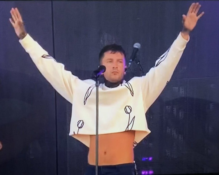blurryfacefiles's tweet photo. When u wear a shirt https://t.co/UR0FtZMVN2