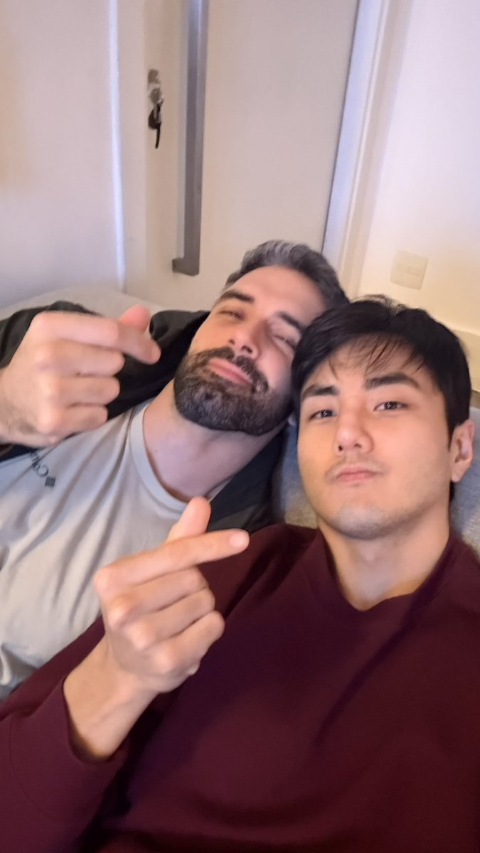 forumbunklr's tweet photo. 💔 CHEGOU AO FIM o namoro do influencer Victor Han com seu daddyzão.

Os dois já moravam juntos e tinham conquistado uma verdadeira legião de fãs nas redes sociais. O motivo do término ainda não foi revelado, mas AMBOS apagaram TODAS as fotos um do outro no Instagram. https://t.co/JoxMBplhtX