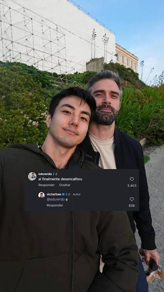 forumbunklr's tweet photo. 💔 CHEGOU AO FIM o namoro do influencer Victor Han com seu daddyzão.

Os dois já moravam juntos e tinham conquistado uma verdadeira legião de fãs nas redes sociais. O motivo do término ainda não foi revelado, mas AMBOS apagaram TODAS as fotos um do outro no Instagram. https://t.co/JoxMBplhtX