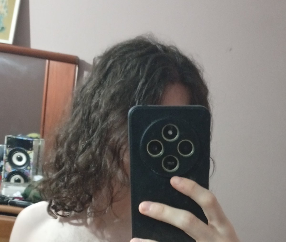 Schizo_Behavior's tweet photo. idk whether to let my hair grow below my shoulders, this is the first time in my life it's this long and just now im starting to like how it looks besides im terrified of getting a fucked up haircut https://t.co/dOkYadlURn