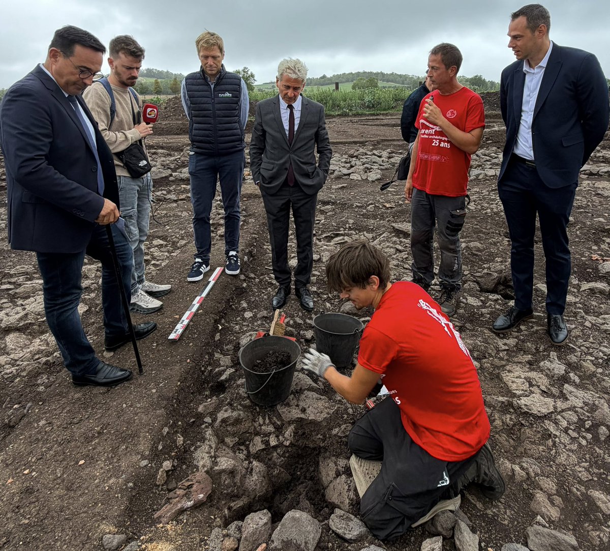 jpbrenas's tweet photo. 🏛️ Corent (63): le plus grd atelier monétaire gaulois jamais fouillé au monde vient d'être découvert!

👏 @Departement63 

Pour @auvergnerhalpes il ne s’agit pas seulement de faire revivre notre passé mais plutôt de donner à notre territoire une histoire,une identité,un avenir! https://t.co/Q90Ai8uNk8