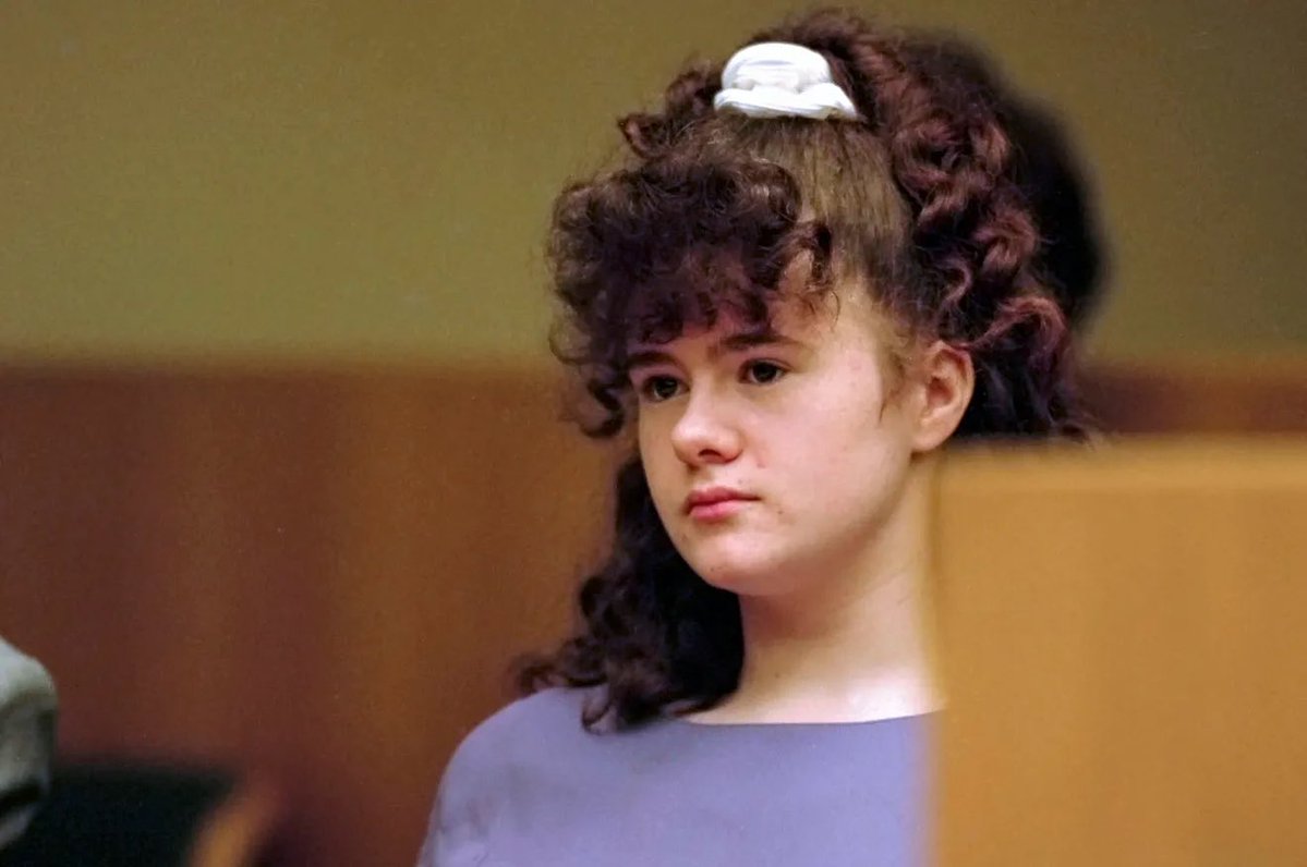 901Lulu's tweet photo. Tennessee is preparing to execute Christa Gail Pike (50) on September 30th. 

Christa Pike was only 18 when she brutally murdered 19-year-old Colleen Slemmer in Knoxville back in 1995. She was convicted of first-degree murder and conspiracy to commit first-degree murder in 1996. Then she was given a death sentence. 

She is expected to become the first woman executed in Tennessee in more than two centuries.