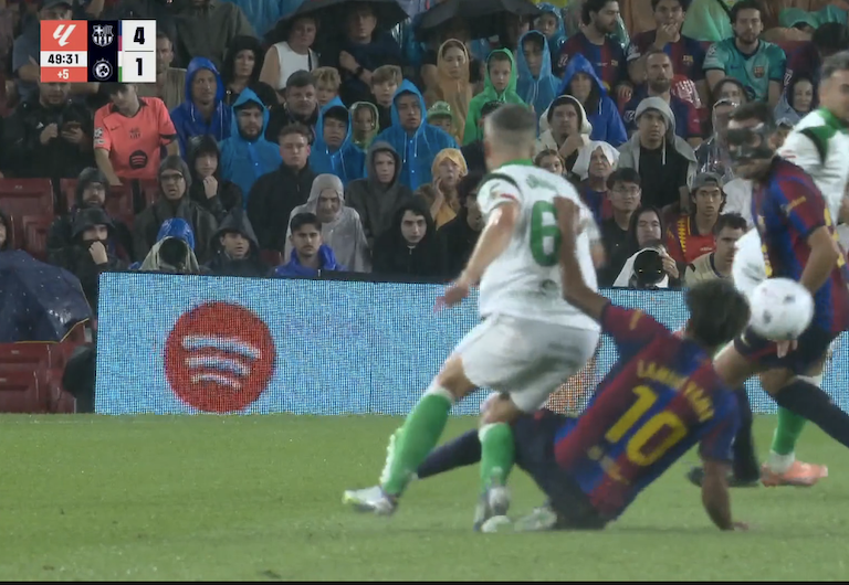 TouchlineX's tweet photo. 🚨 𝗡𝗘𝗪: Yellow card LAMINE YAMAL. https://t.co/tqzw4542gw