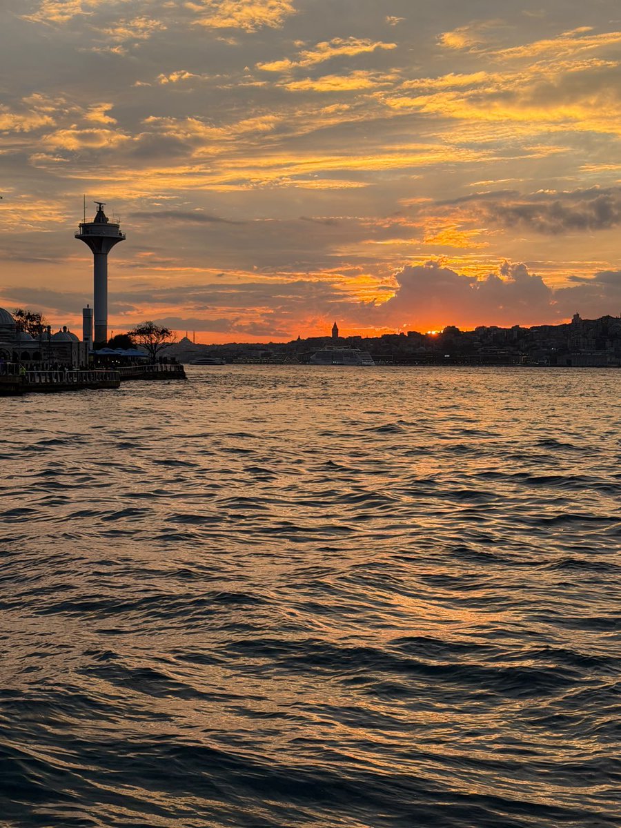 _by_demir_'s tweet photo. İstanbul İstanbulluyor https://t.co/jlEkz7rceh