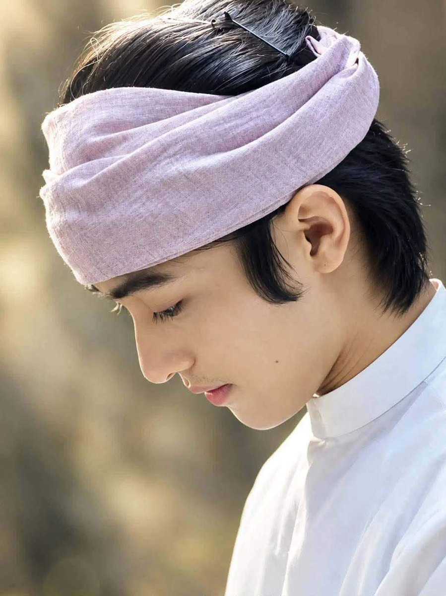 Kim46653963's tweet photo. One and only my favourite myanmar actor.
#AungZaBu (Actor and traditional dancer)
#TheArtOfTraditional
#Myanmar https://t.co/e2CdBkcbE0