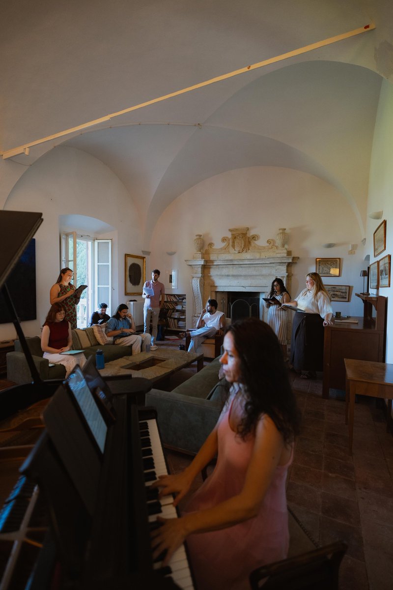 operaffinity's tweet photo. Giorno 2- Nuove amicizie, coaching e prove: i nostri studenti approfondiscono il repertorio.

Day 2- New friendships, coaching and rehearsals as our students dive into their repertoire. https://t.co/d918ucdvGm