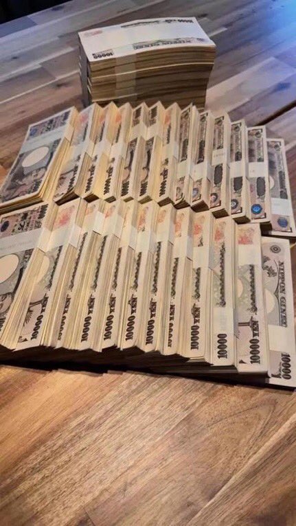 Stellaedcg's tweet photo. 生活費として月いくら必要ですか？

①50万円
②100万円
③それ以上 https://t.co/GIAjfg5qLb