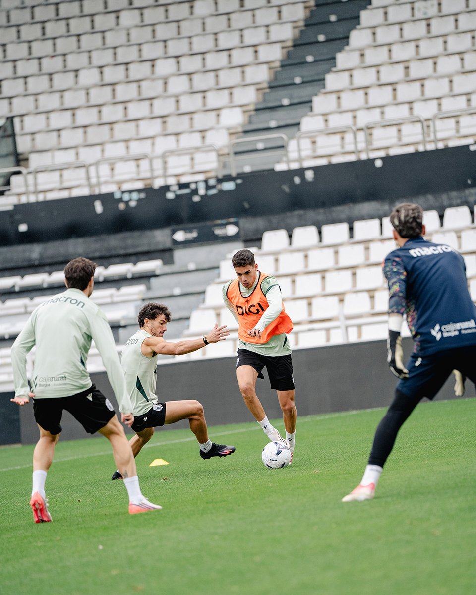 Burgos_CF's tweet photo. Un día más, un pasito menos. ⏳

Buenas noches, blanquinegros. 🌙

#LatidoBlanquinegro https://t.co/Myec2r9dCg