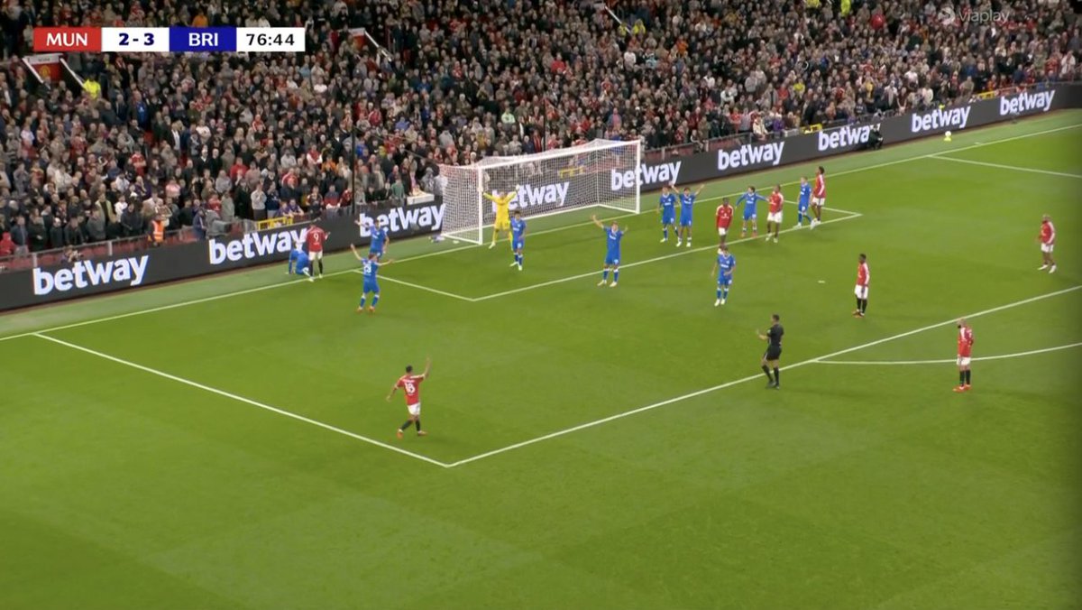 TouchlineX's tweet photo. 🚨🗣️ 𝗡𝗘𝗪: Brighton fans at Old Trafford: "Your city is BLUE, your city is BLUUUUEEEE! Just like Brighton... YOUR CITY IS BLUE!" https://t.co/5UCBwuXNJQ