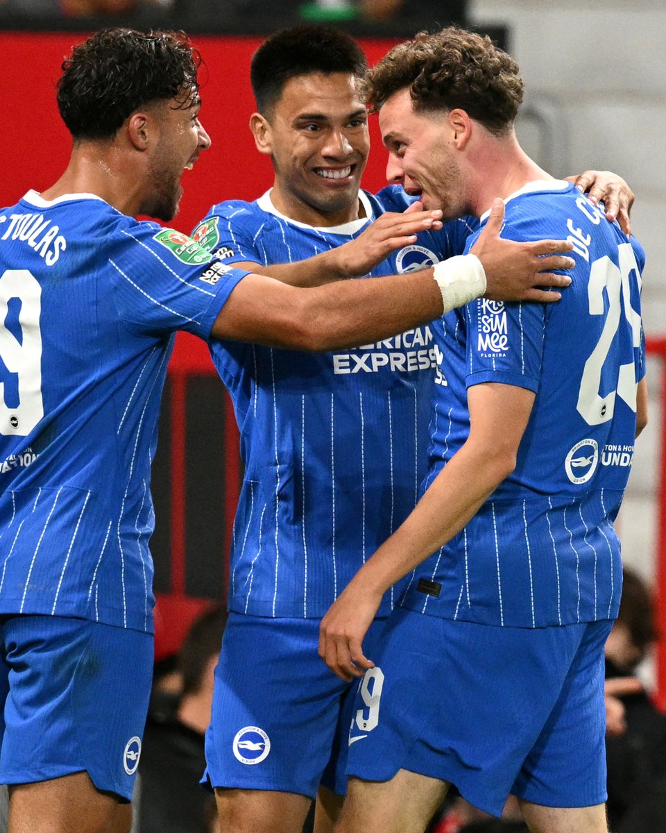 brfootball's tweet photo. Brighton score three unanswered goals to lead Man Utd 3-2 at Old Trafford in the League Cup 🫠⬇️ https://t.co/8ESBToap92