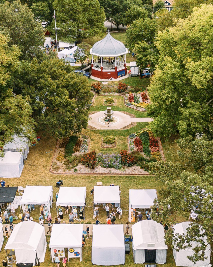 FreeStateBeer's tweet photo. ART, BEAUTY &amp; BEER 🎨🍺
This weekend in Lawrence!

Stroll through South Park while sipping a Free State beer. Catch the Lawrence Art Guild’s Art in the Park at 12th &amp; Mass, Sat &amp; Sun (Sept 19–20), 10am–5pm — our beer trailer will be on-site pouring all weekend.

See you there! 🌳 https://t.co/v9yEDTo28Q