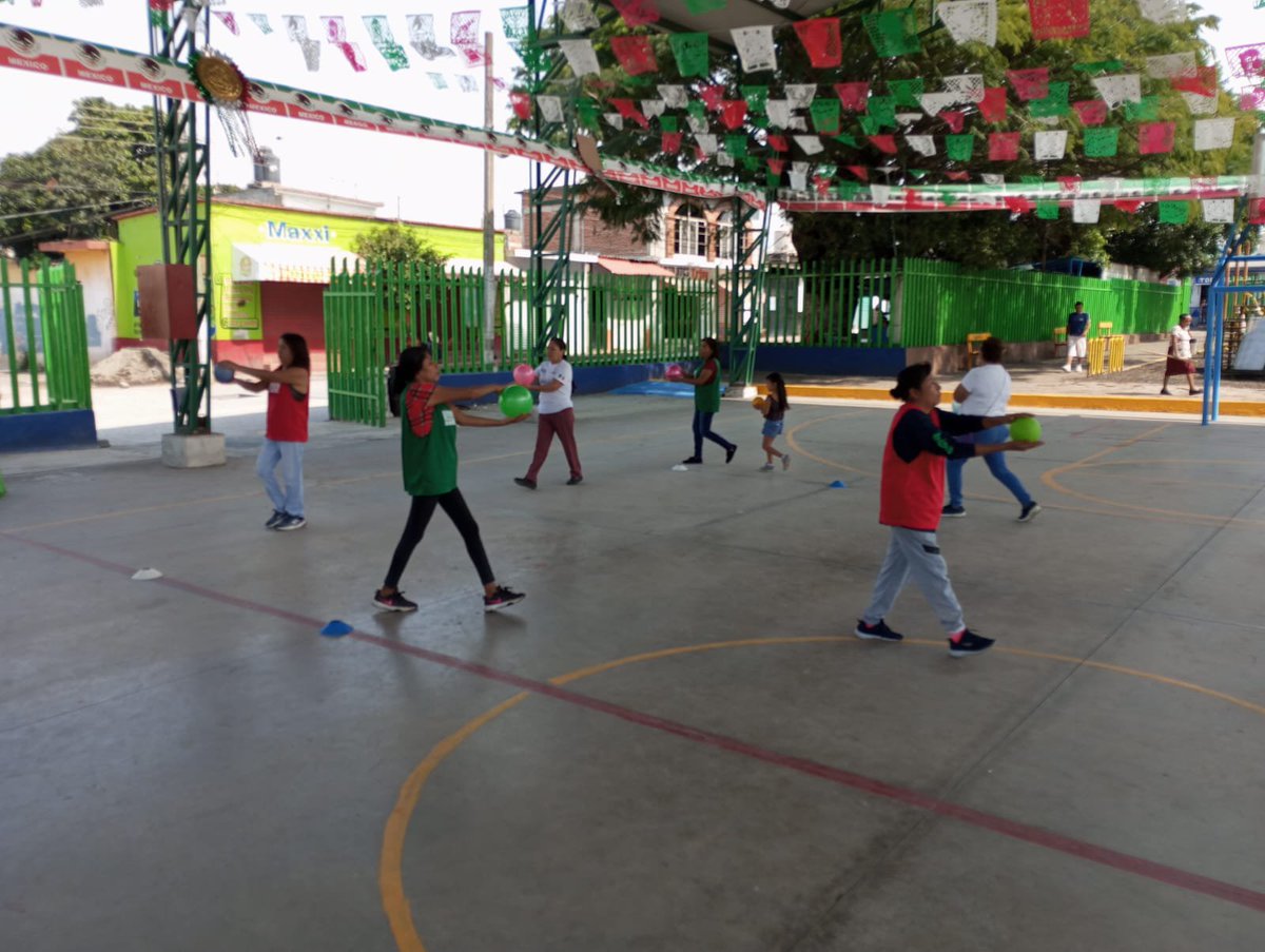 LefLuisMedrano's tweet photo. Damitas de la comunidad indígena de Tetelcingo.🇲🇽
Motivadas, fuertes y activas...💃🏼💃🏼💃🏼
🇲🇽
@FAHHdeporte @sbrsusana @edo_morelos https://t.co/QG03PPCOjF