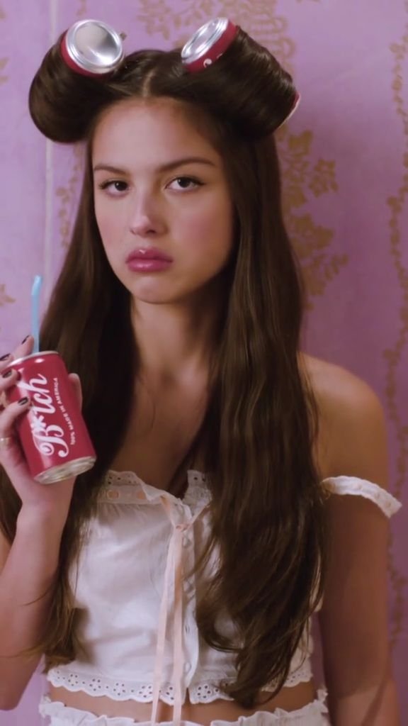 xKwanND's tweet photo. @lomlguts I thought she was teasing the music video to All-american Bitch with this https://t.co/VC46spCMiI
