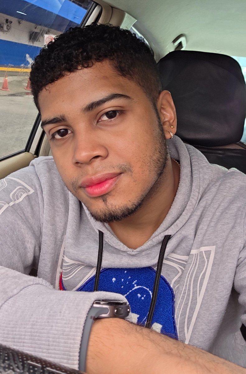 itsoreo03's tweet photo. Harto de que me crezcan rápido estos pelos 🧔🏽‍♂️🫠 https://t.co/J5rAvKf04R