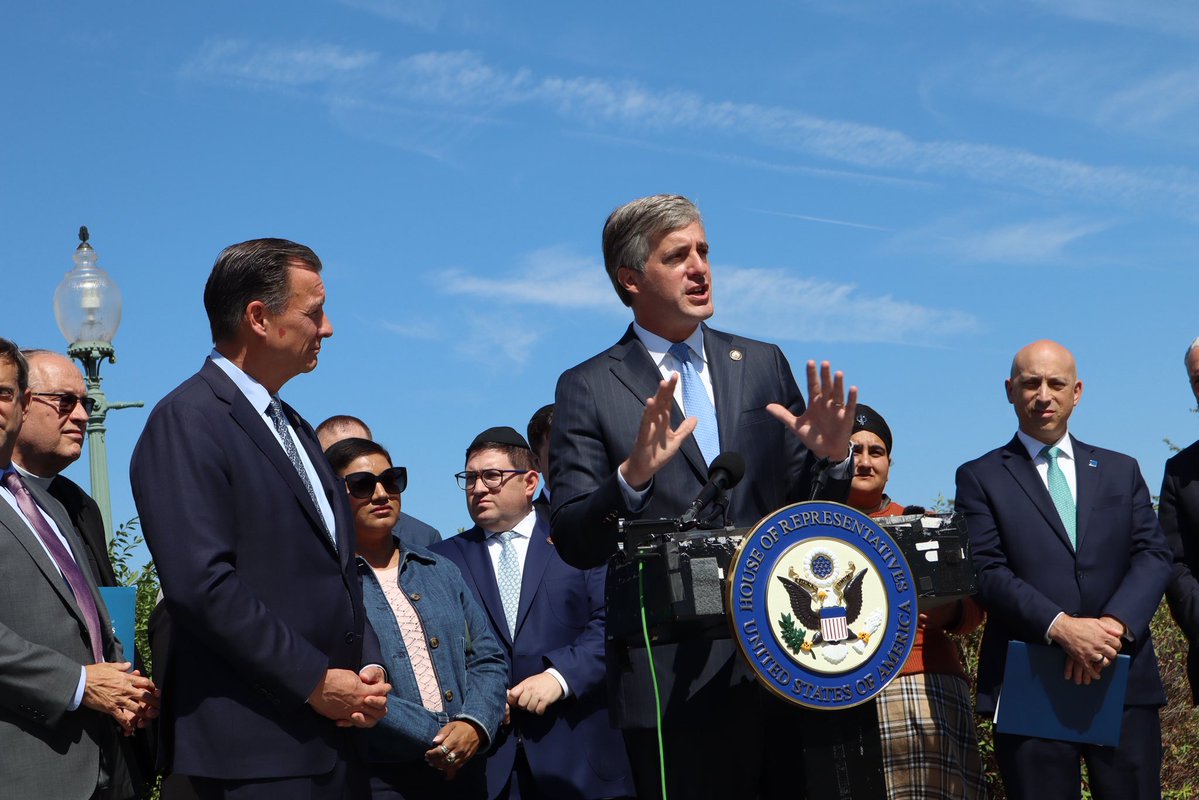 RepKnott's tweet photo. I held a press conference today with @RepTomSuozzi and numerous religious organizations supporting the ‘Right to Worship Act.’ 

Today, a right as sacred as the right to worship is only as durable as the government’s willingness or ability to enforce it. This bill closes the dependency on prosecutors by putting real recourses directly in the hands of the victims of intentional and disruptive harassment and intimidation. 

Thank you to Congressman Suozzi for his partnership on this bill. Now, let’s get it passed!
