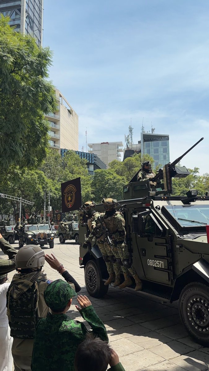 EJTO_FAM_GN's tweet photo. #DesfileCívicoMilitar2026 
#MundoMilitar @Defensamx1 
Todo por México... Murciélagos. https://t.co/zwjYE3ManM