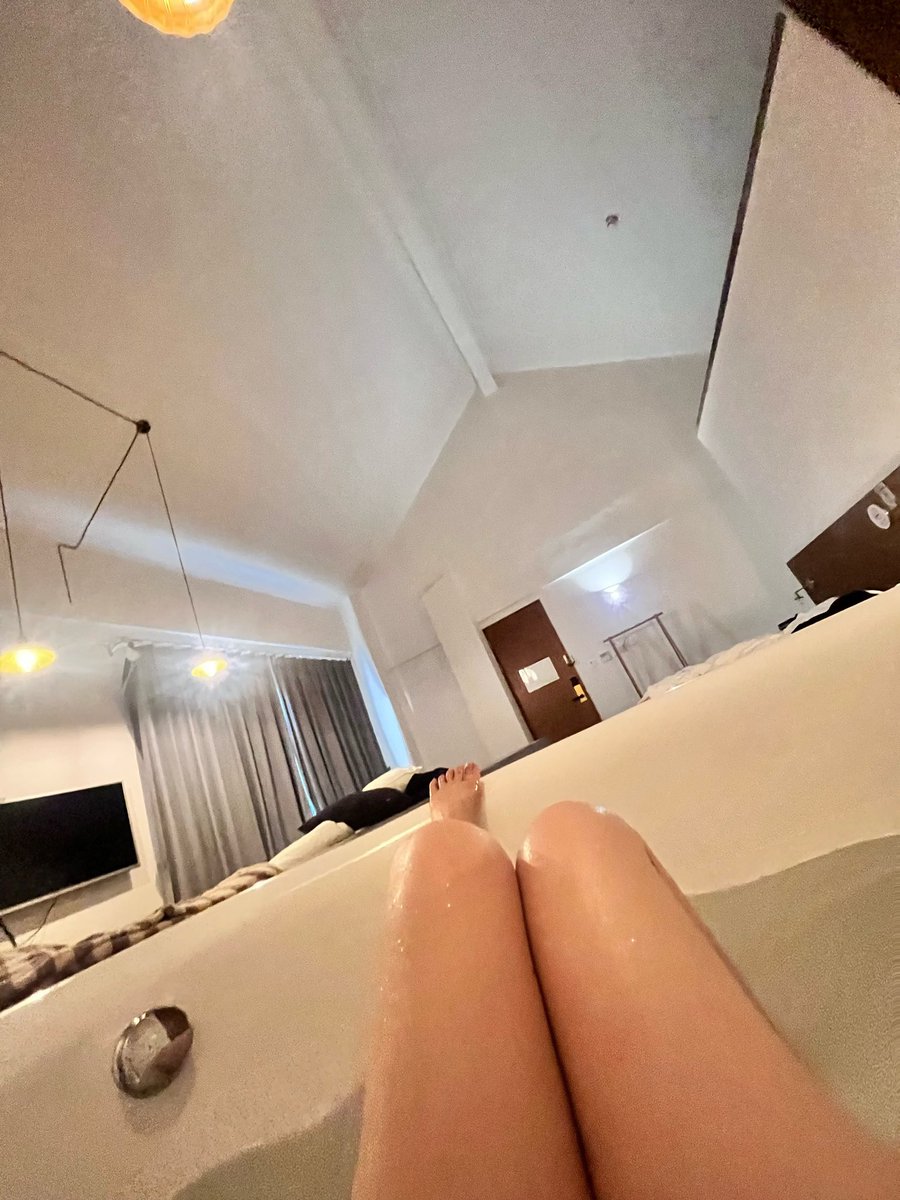 Tongbynnln's tweet photo. 谁想和我一起泡浴缸🛁 https://t.co/nb3tOvQGl6