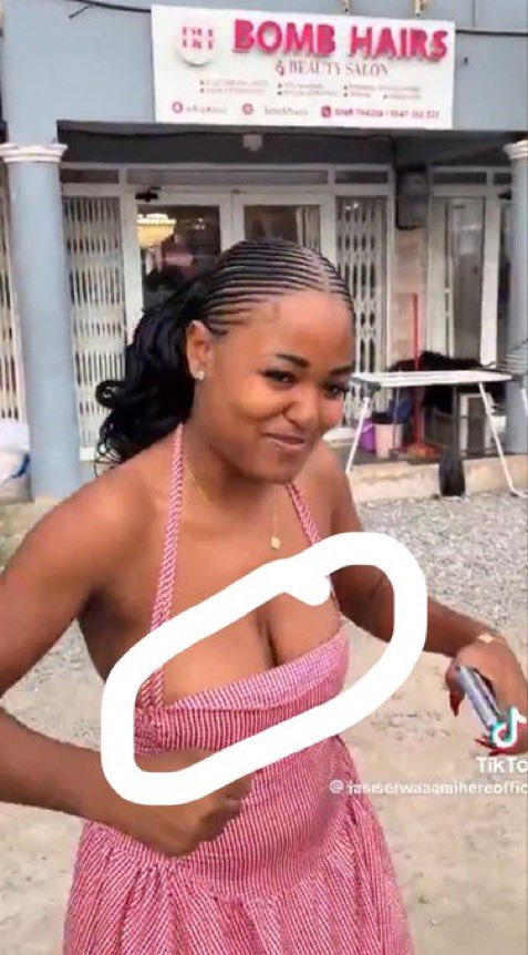 Revteabread's tweet photo. Ebi one kwasia old man way dey make Ama Burland dey fuu ein body for online……if no be twɛ kom way dey worry old men ahhh 

Like this she for dey zoo dey cross plus monkeys https://t.co/H3oXrQTYax