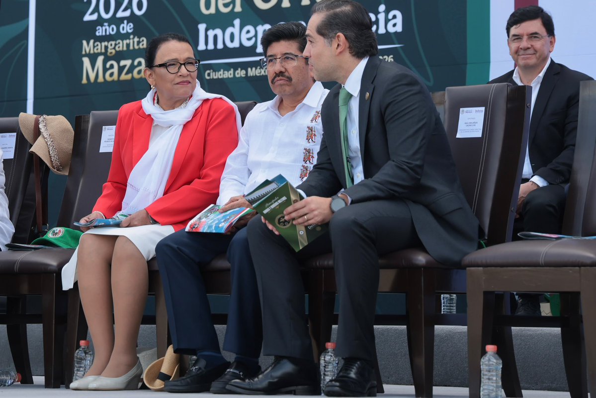 rosaicela_'s tweet photo. La Comandanta Suprema de las Fuerzas Armadas, @Claudiashein, encabezó el #DesfileCívicoMilitar2026, en su segundo año como Presidenta de #México. Nos dio mucho gusto saludar a compañeras y compañeros del @GobiernoMX, así como a representantes de los otros poderes. 🇲🇽 https://t.co/KPRwKNFJwA